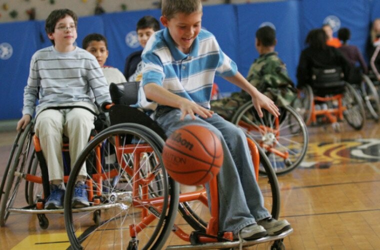 Люди с ограниченными возможностями примеры. Дети инвалиды. Образование инвалидов. Дети с ОВЗ. Люди с ограниченными возможностями.