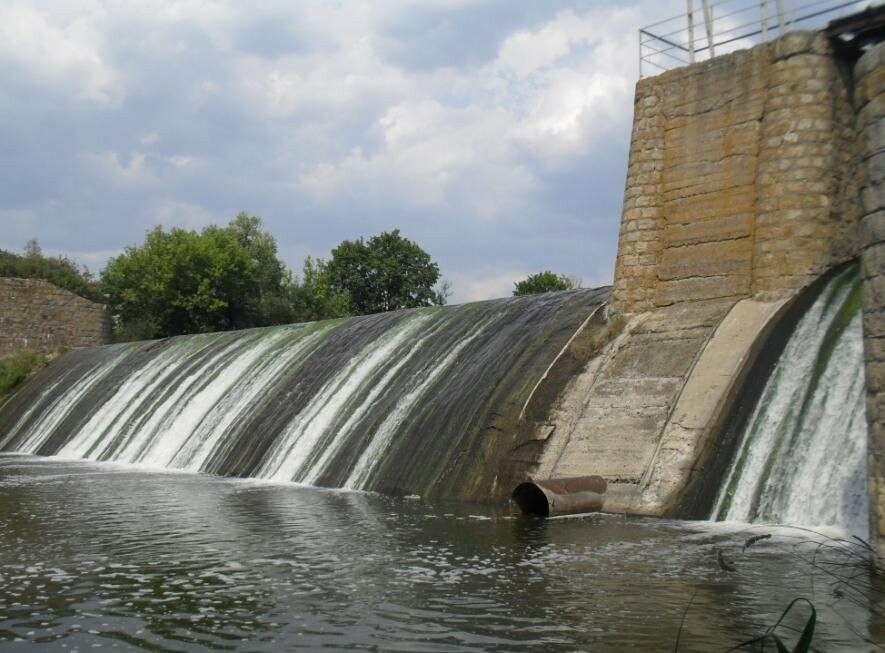 Водозабор красноярск. Водозабор Тихвин. Водозабор Владикавказ. Редантский водозабор. Водозабор фото.