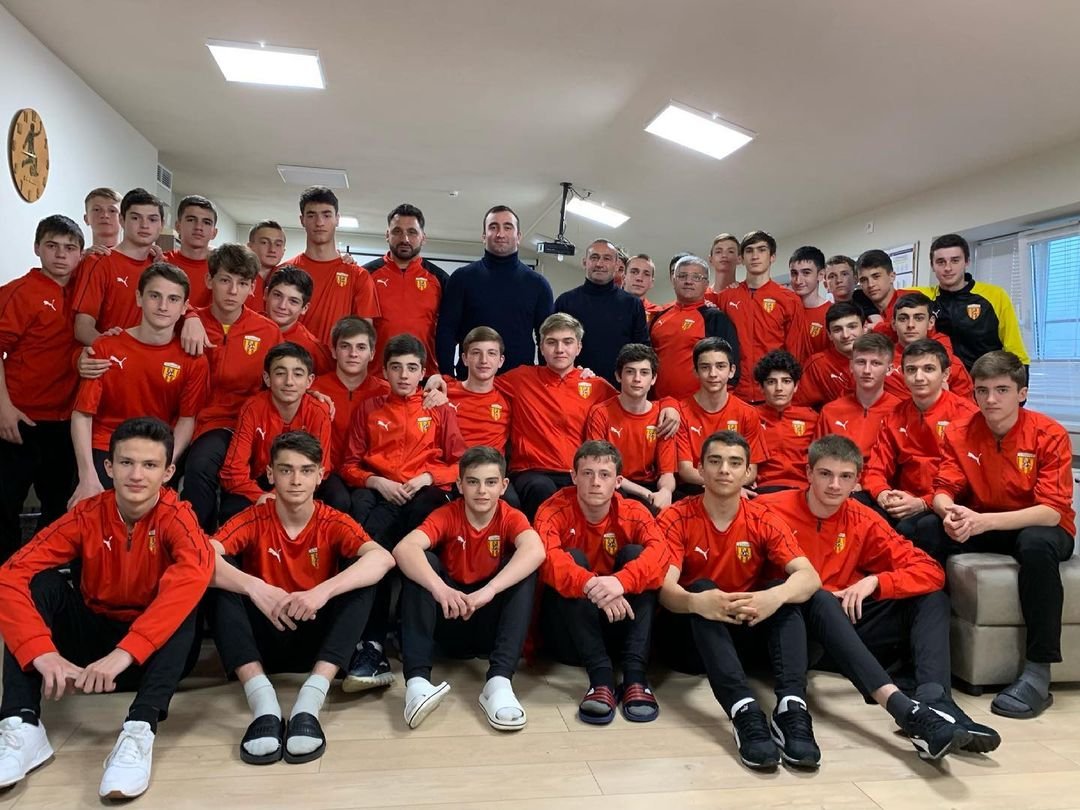 Мурат Гассиев посетил академию футбола «Алания»