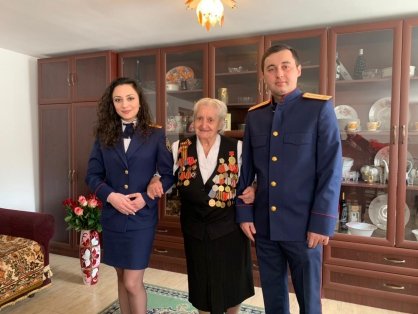 В Пригородном районе сотрудники следственного отдела поздравили ветерана Великой Отечественной войны