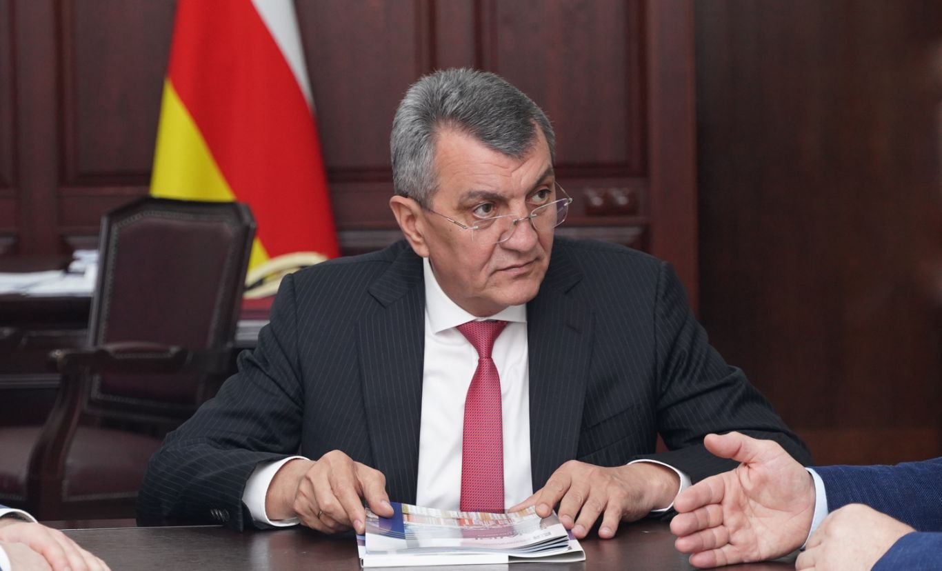 Руководитель осетии. Глава Республики Северная Осетия. Мамсуров Битаров Меняйло.