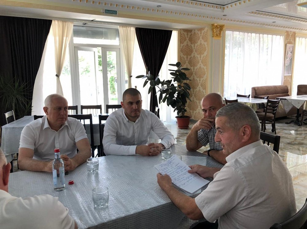 Вячеслав Мильдзихов встретился с представителями «Осетинской слободки»