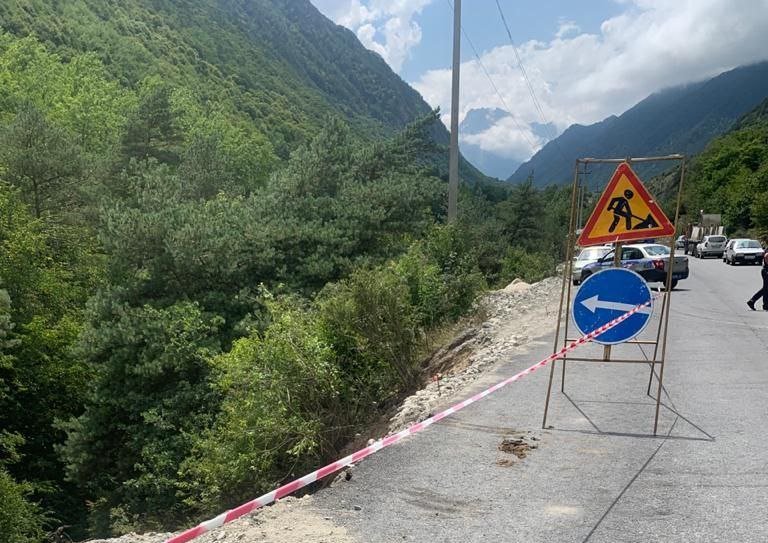 Трактор с водителем упал в ущелье в Северной Осетии