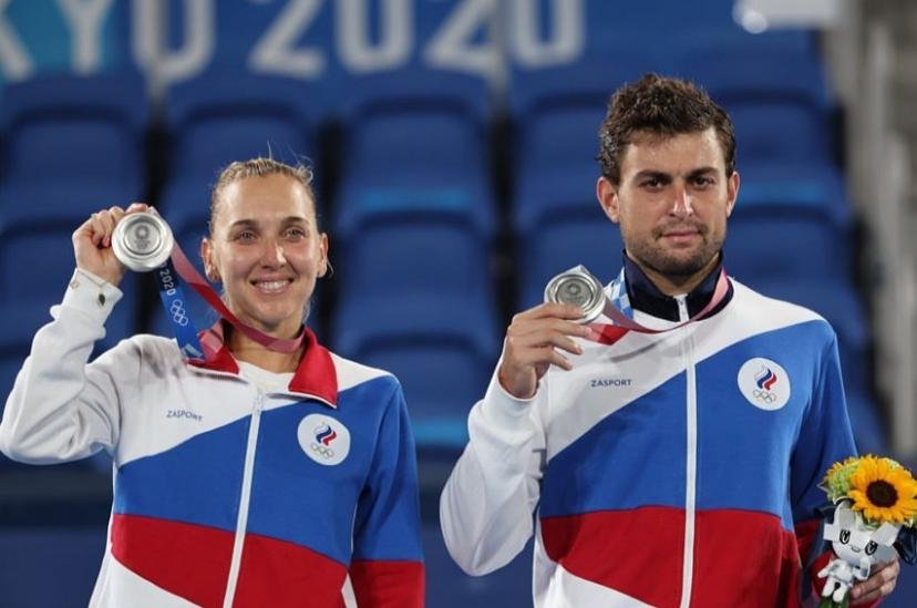 Теннисисты Елена Веснина и Аслан Карацев завоевали серебряные медали на Олимпийских играх в миксте