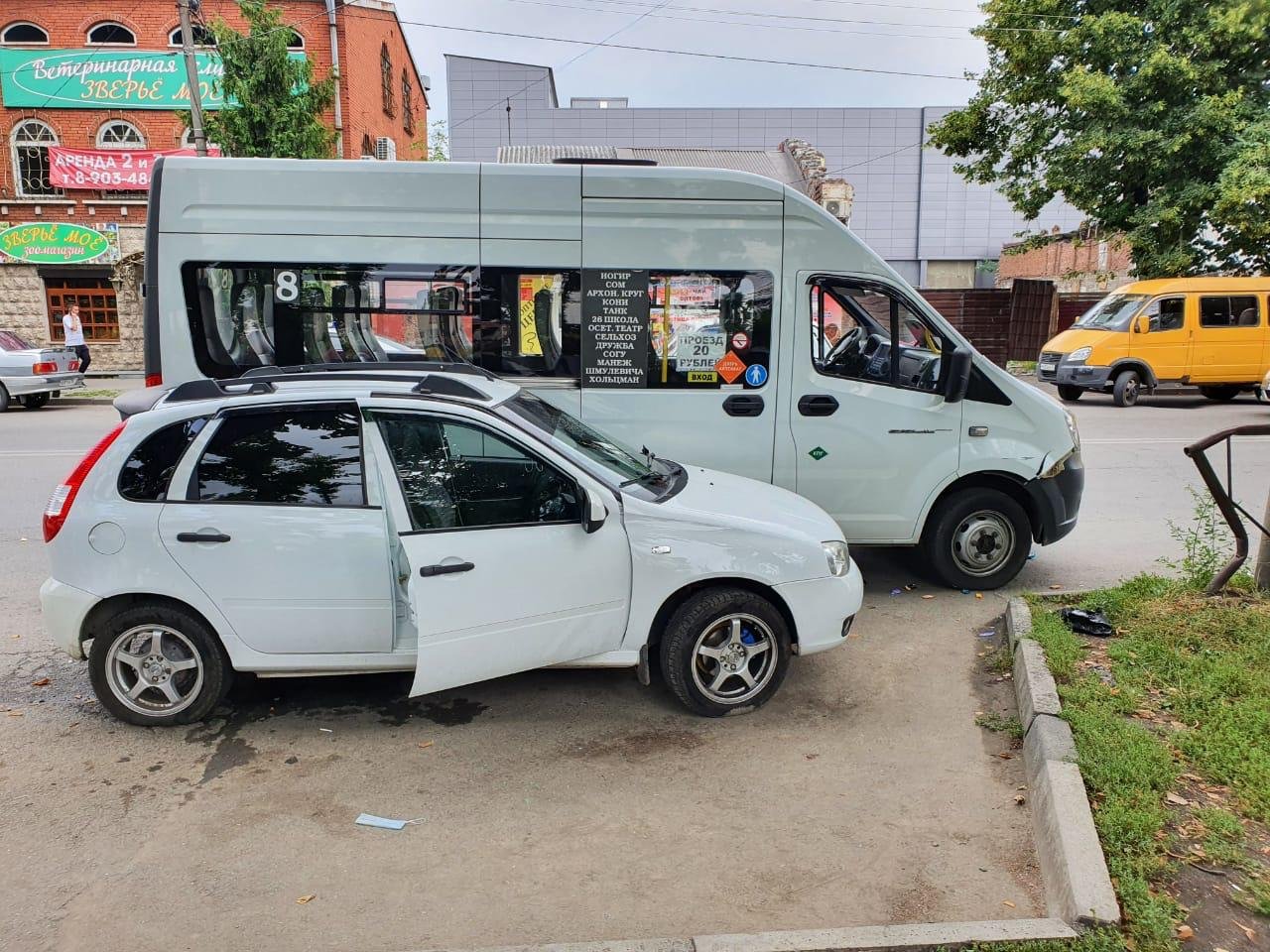 Во Владикавказе маршрутка сбила женщину