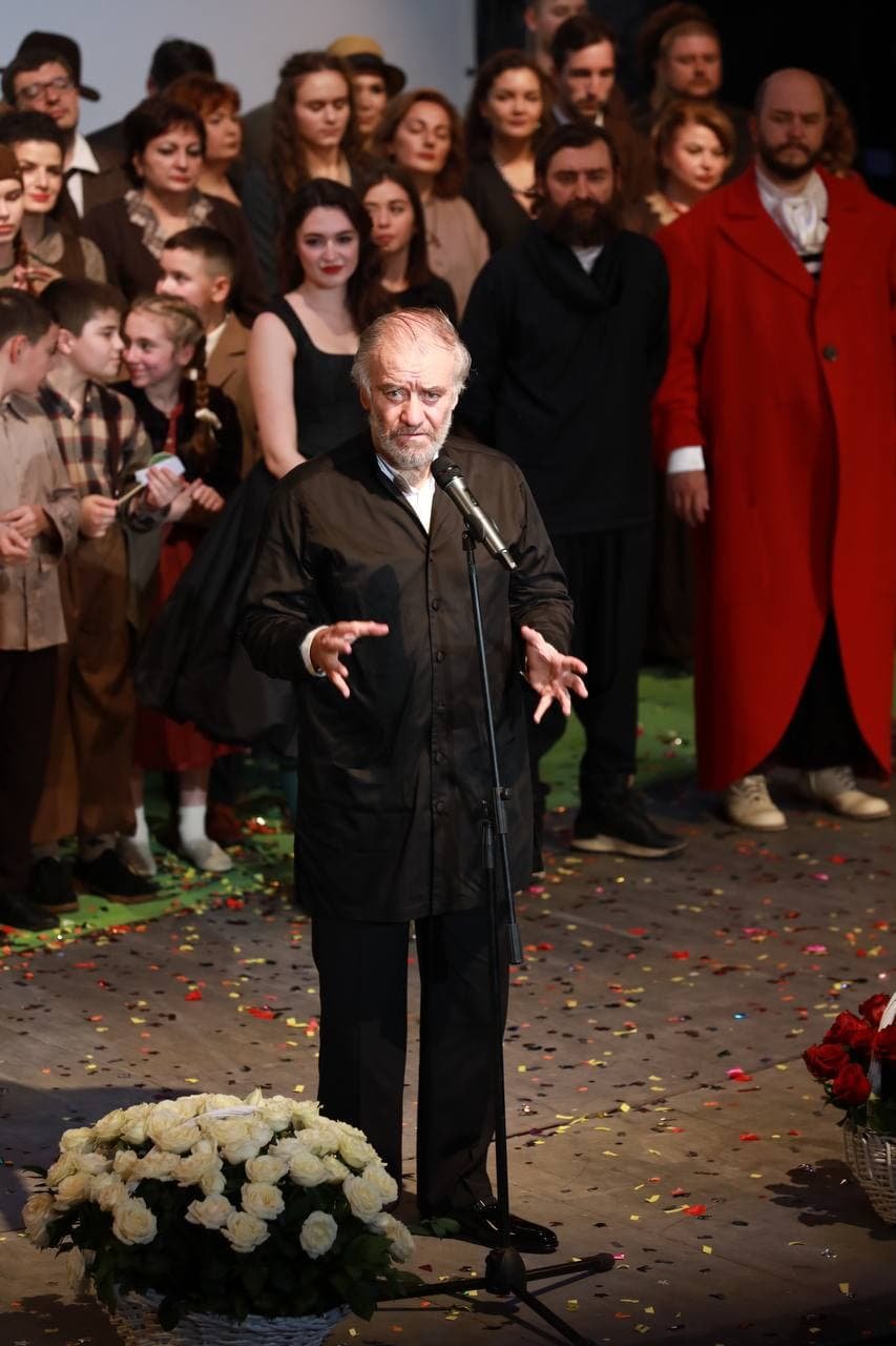 Маэстро вышел на сцену после премьеры оперы «Паяцы».