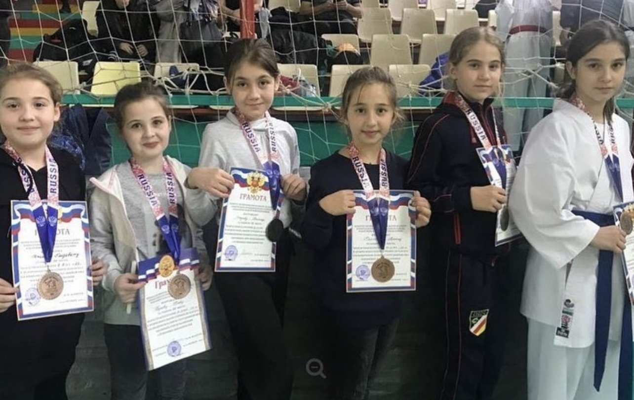 Осетинские каратисты завоевали 23 награды на турнире в КБР