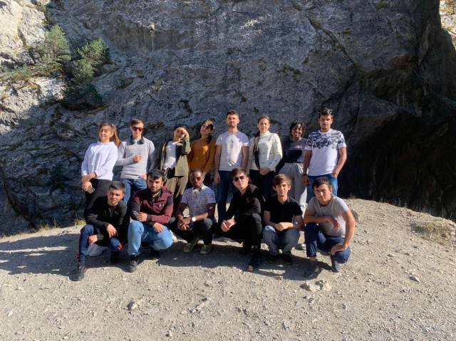 Для иностранных студентов СОГУ организовали познавательную экскурсию в Куртатинское ущелье