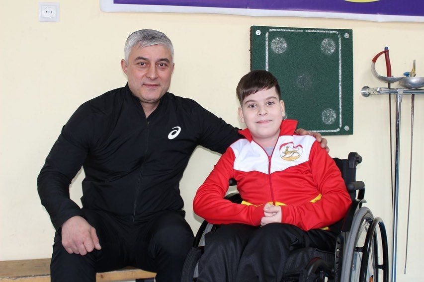 Сослан Кочиев исполнил мечту 12-летнего Хетага Бестаева в рамках акции «Елка желаний»