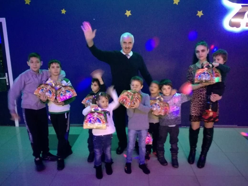 Общественники при МВД Северной Осетии вместе с сотрудниками ПДН подарили детям из многодетных семей новогодний праздник