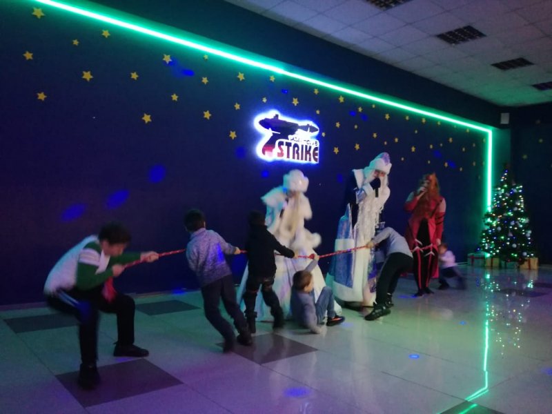 Общественники при МВД Северной Осетии вместе с сотрудниками ПДН подарили детям из многодетных семей новогодний праздник