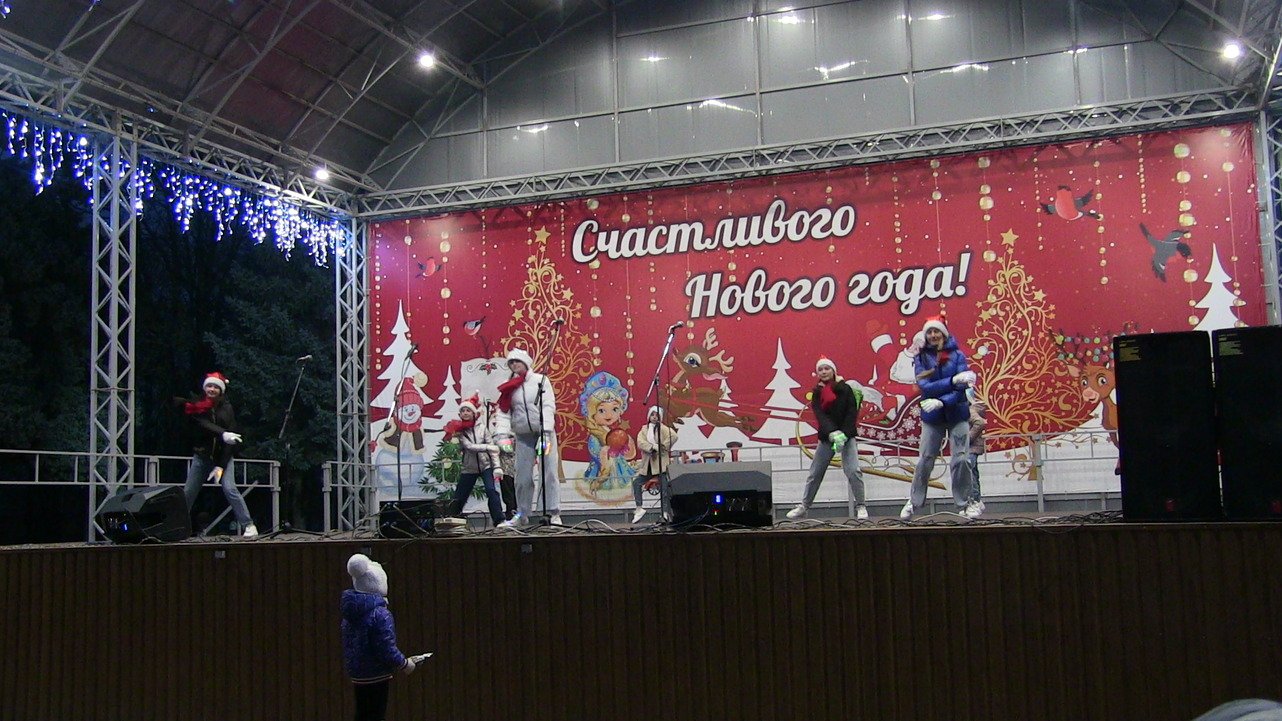Большой рождественский концерт прошел на главной площади Моздока