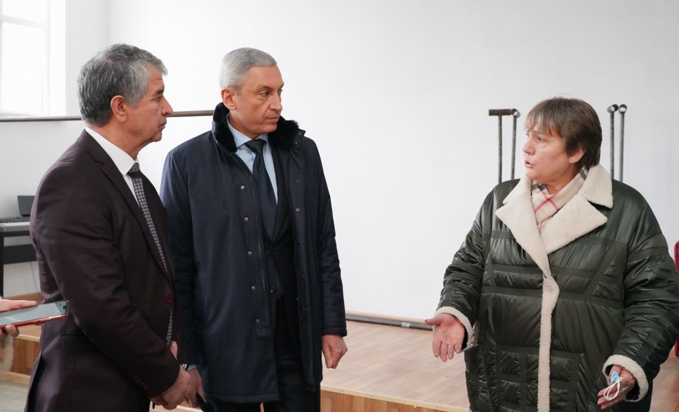 Борис Джанаев посетил госансамбль «Алан» и конный театр «Нарты»