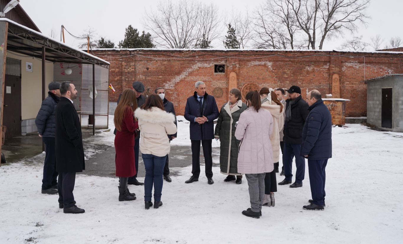 Борис Джанаев посетил госансамбль «Алан» и конный театр «Нарты»