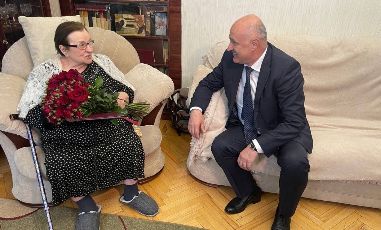 Эльбрус Бокоев посетил вдову ветерана Великой Отечественной войны