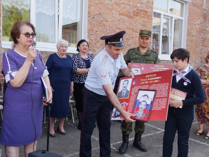 В Северной Осетии в Гизельской санаторной школе классу присвоили имя погибшего при исполнении служебных обязанностей сотрудника милиции Тимура Мзокова