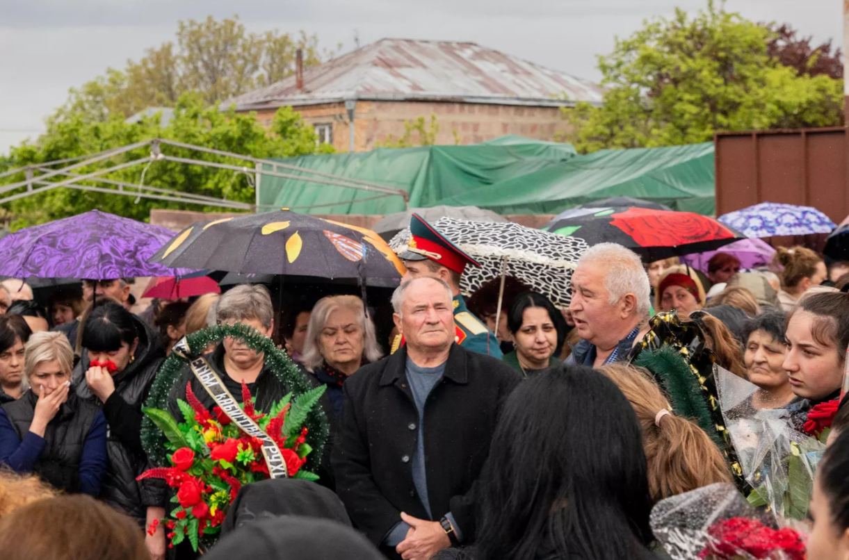 В Южной Осетии простились с погибшим в Донбассе Алимом Лоховым