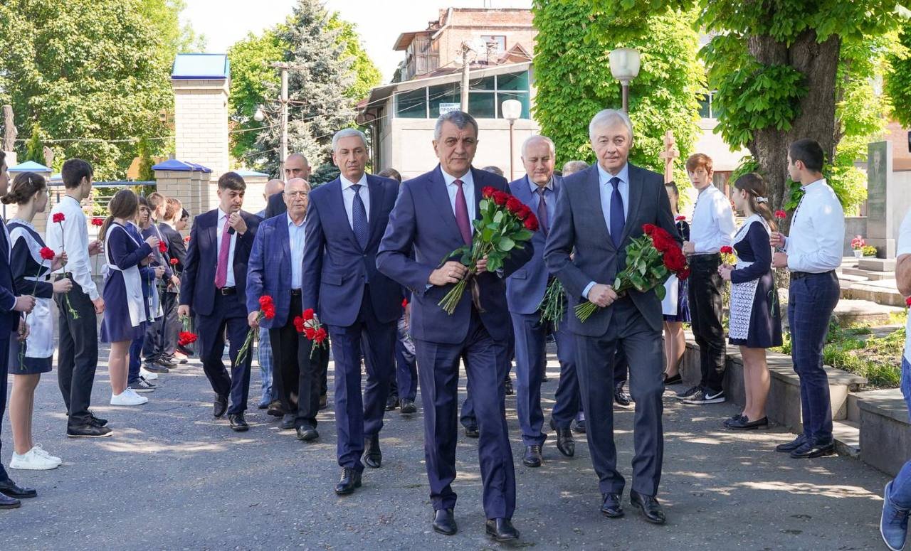 В преддверии национального праздника – Дня осетинского языка и литературы, который отмечается 15 мая, прошли торжественные мероприятия