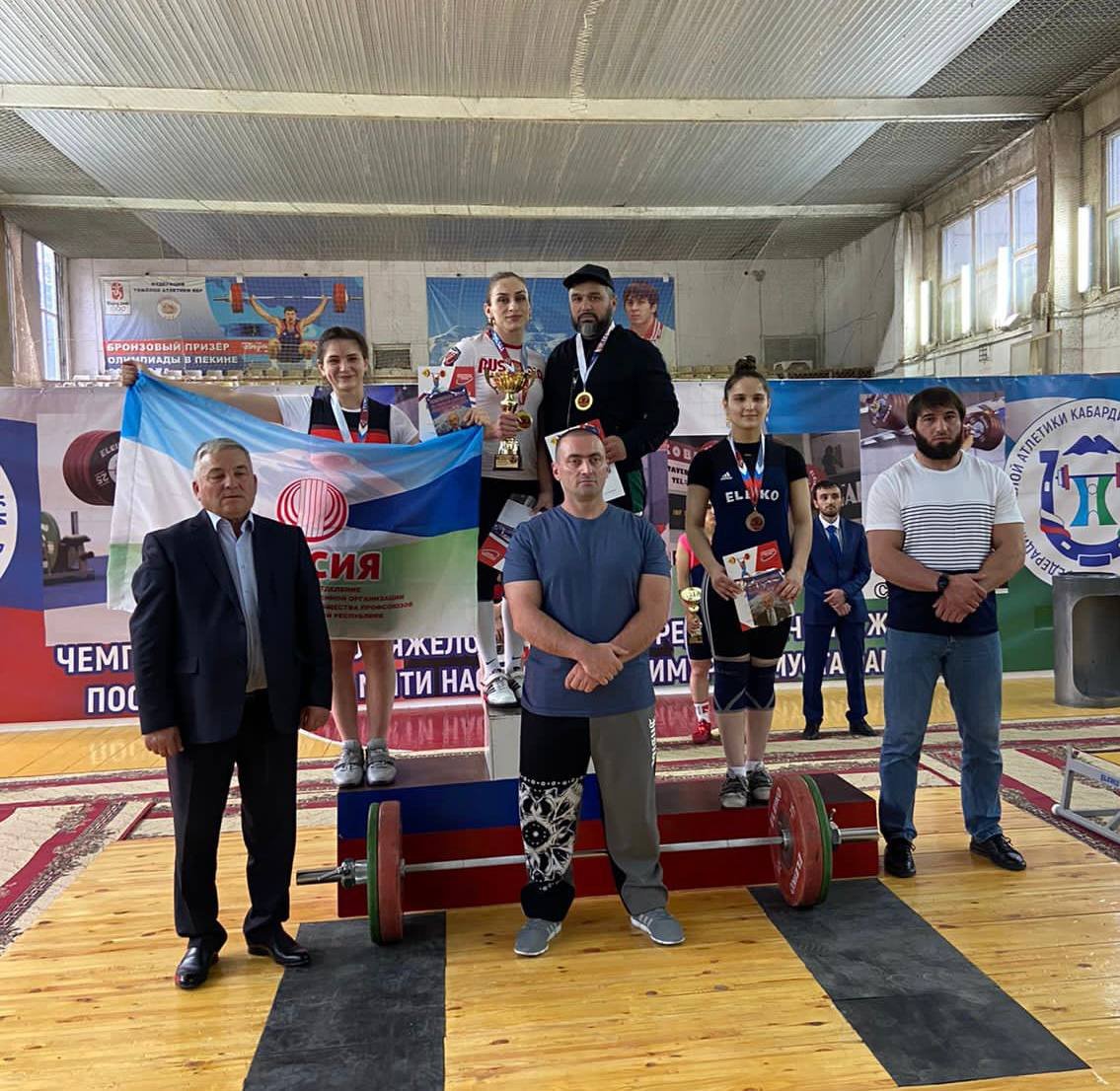 Восемь медалей завоевала женская сборная Северной Осетии по тяжелой атлетике на чемпионате СКФО