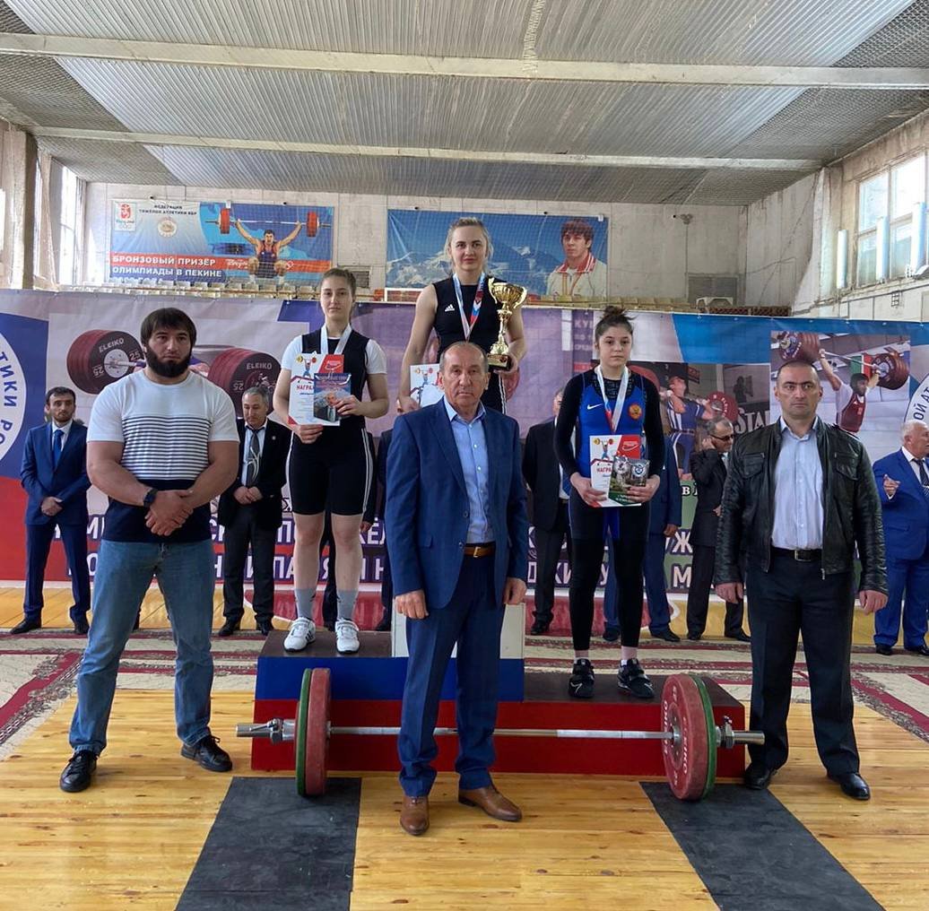 Восемь медалей завоевала женская сборная Северной Осетии по тяжелой атлетике на чемпионате СКФО