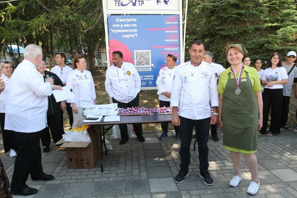 Фудблогер Жанна Медоева стала второй на фестивале уличной еды