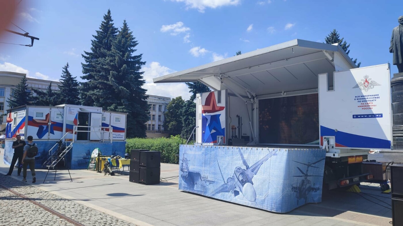Во Владикавказе развернули мобильный комплекс отбора на военную службу по контракту
