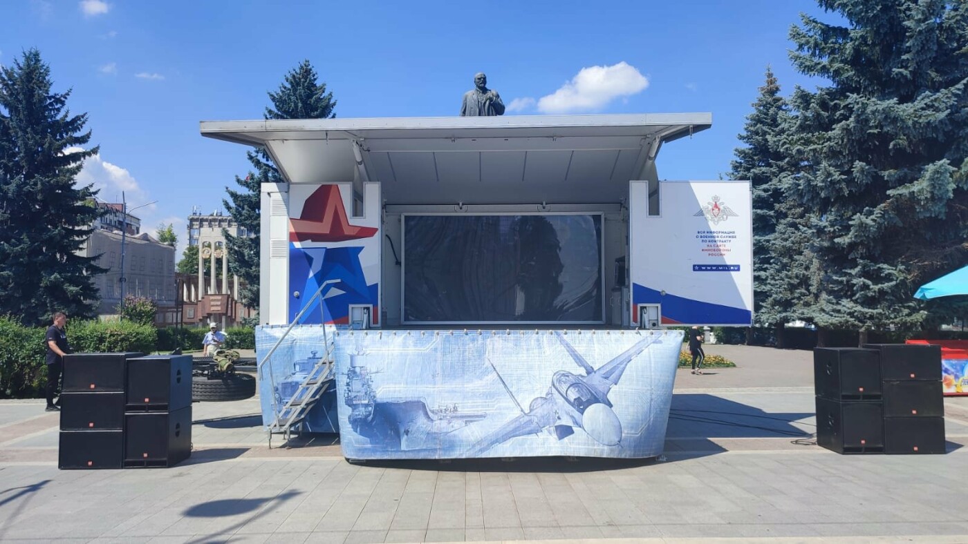 Во Владикавказе развернули мобильный комплекс отбора на военную службу по контракту